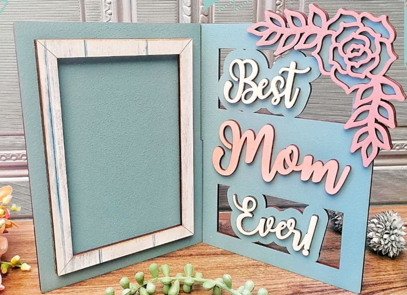 Best Mom/Grandma Wooden Picture Holder